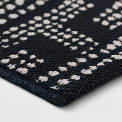  5' X 7' Medallion Outdoor Rug Navy - Threshold™