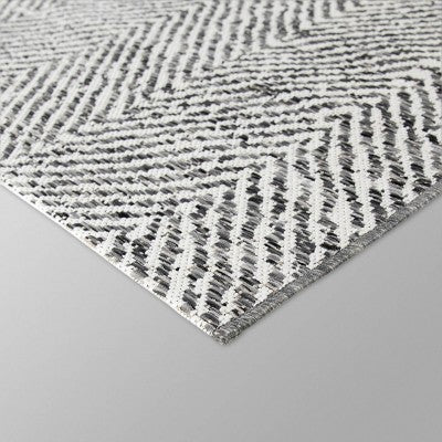  7' X 10' Herringbone Outdoor Rug Black/White - Threshold™