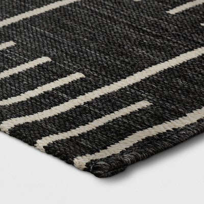  5'x7' Striped Checks Outdoor Rug Charcoal Gray - Threshold™