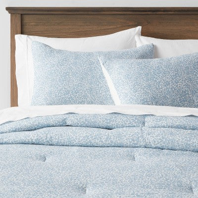  Traditional Floral Printed Cotton Comforter & Sham Set Blue - Threshold™